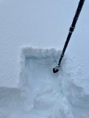 Jan 7, 2022: New 5 inches of snow covering a heavier slab of snow from Thursday failing 10 inches deep before fully isolating the block