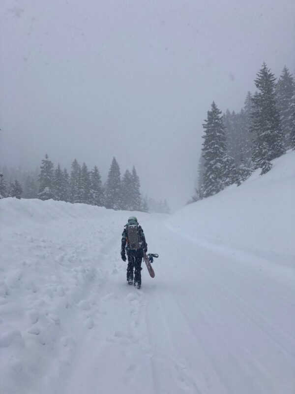 Snowing heavily on Big Creek Summit Monday PM